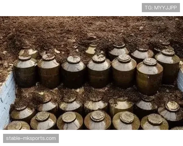 我跟你说，张博恒那张豪宅阳台照看着怪怪的，角落里像藏了私人酒窖，我心态崩了