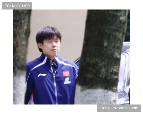 王楚钦训练完顺手买了块六位数手表